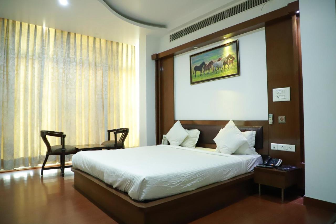 Hotel Parth Inn Ghaziabad Exterior photo